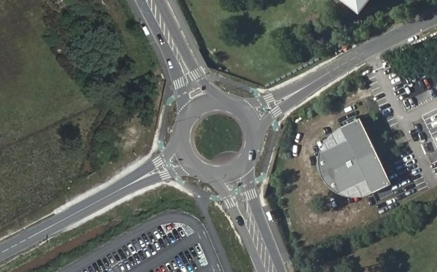 Vue aérienne du Rond-point anonyme n°36821314