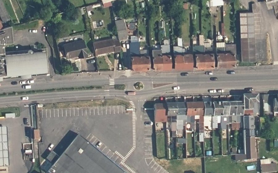 Vue aérienne du Rond-point anonyme n°368327192