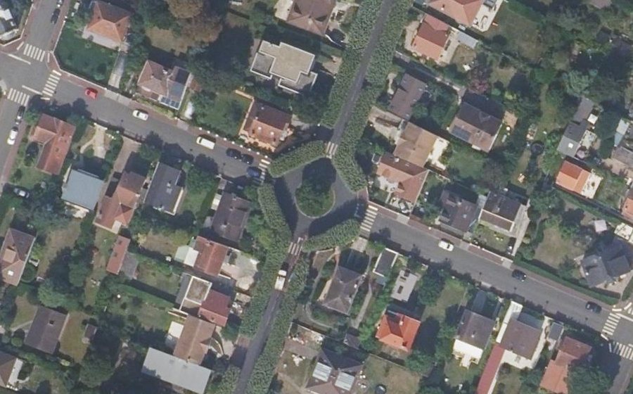 Vue aérienne du Rond-point anonyme n°36834275