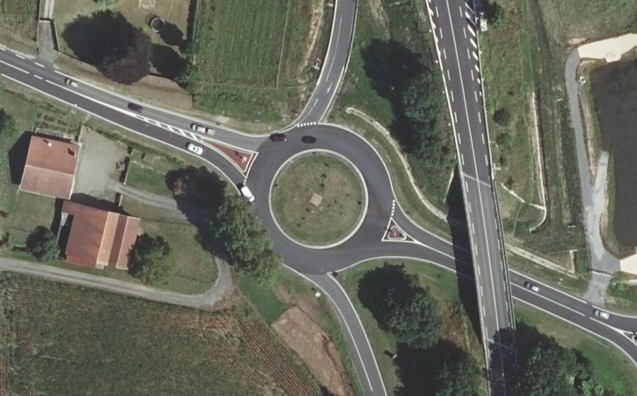 Vue aérienne du Rond-point anonyme n°36835754
