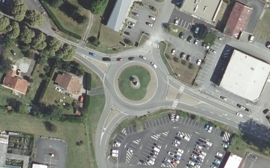 Vue aérienne du Rond-point anonyme n°36835770