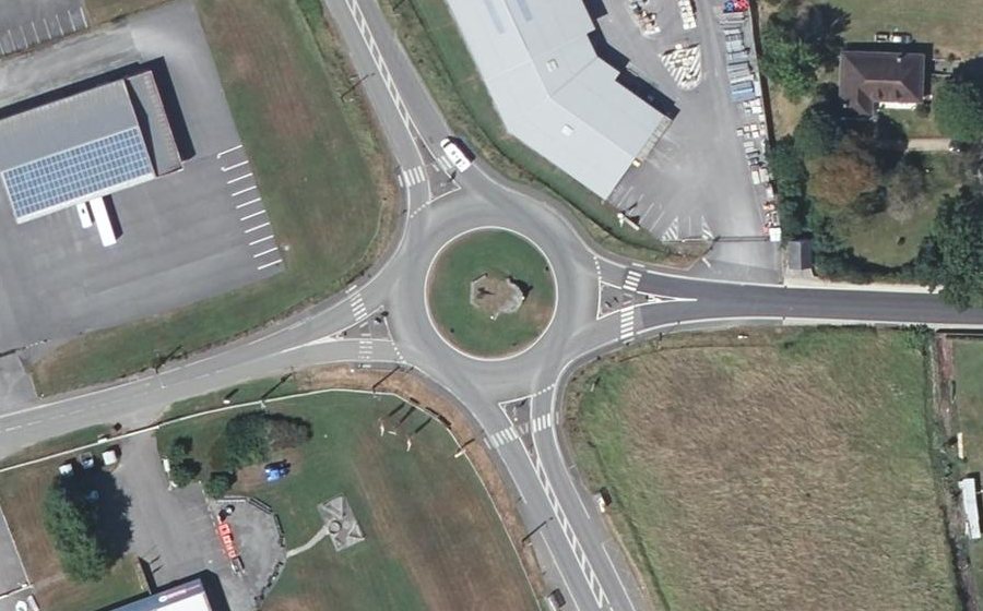 Vue aérienne du Rond-point anonyme n°36835781