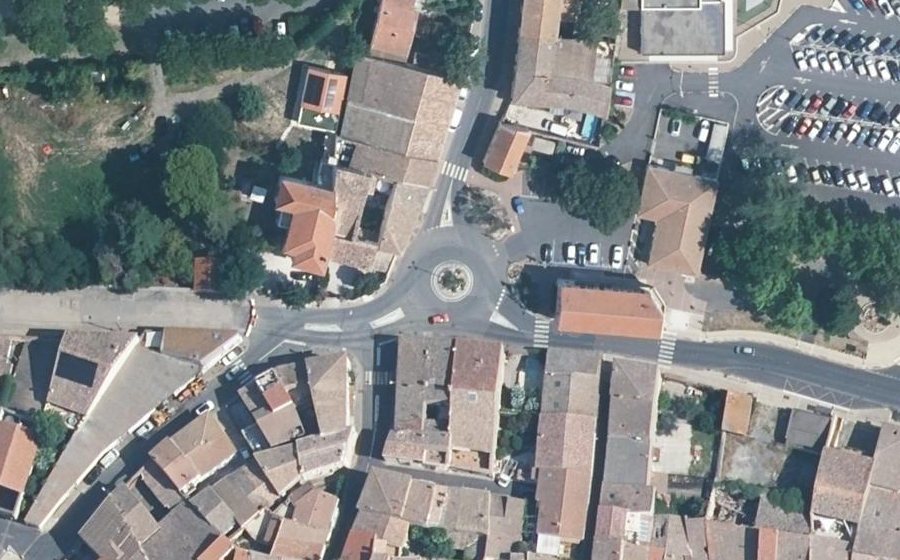 Vue aérienne du Rond-point anonyme n°36837040