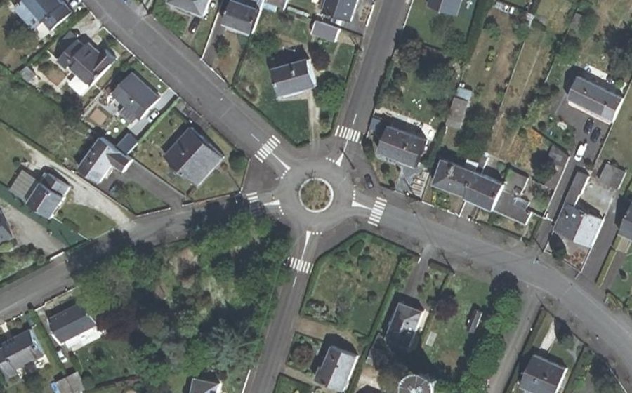 Vue aérienne du Rond-point anonyme n°36837996