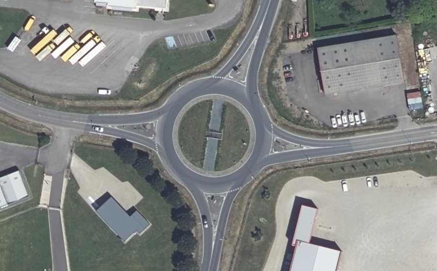 Vue aérienne du Rond-point anonyme n°36840791