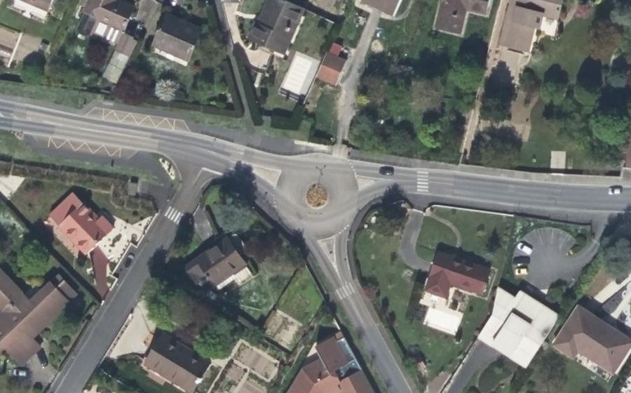 Vue aérienne du Rond-point anonyme n°368447900