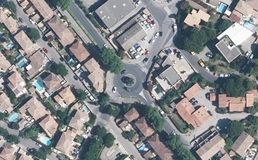 Vue aérienne du Rond-point anonyme n°368517200
