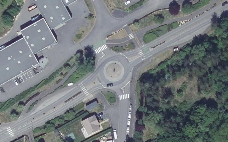 Vue aérienne du Rond-point anonyme n°368527375