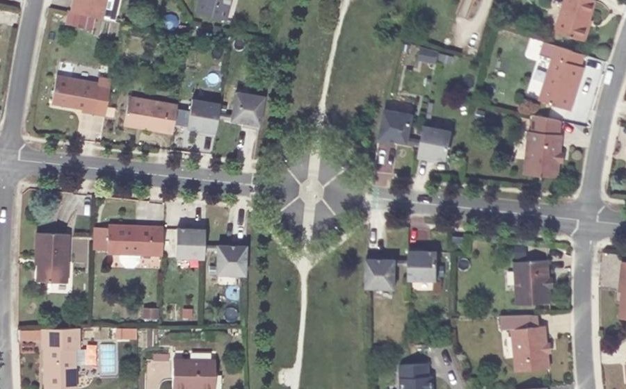 Vue aérienne du Rond-point anonyme n°368616003