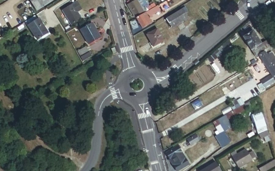 Vue aérienne du Rond-point anonyme n°36861935