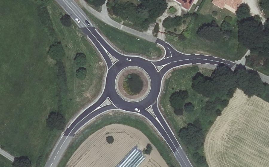 Vue aérienne du Rond-point anonyme n°36864288
