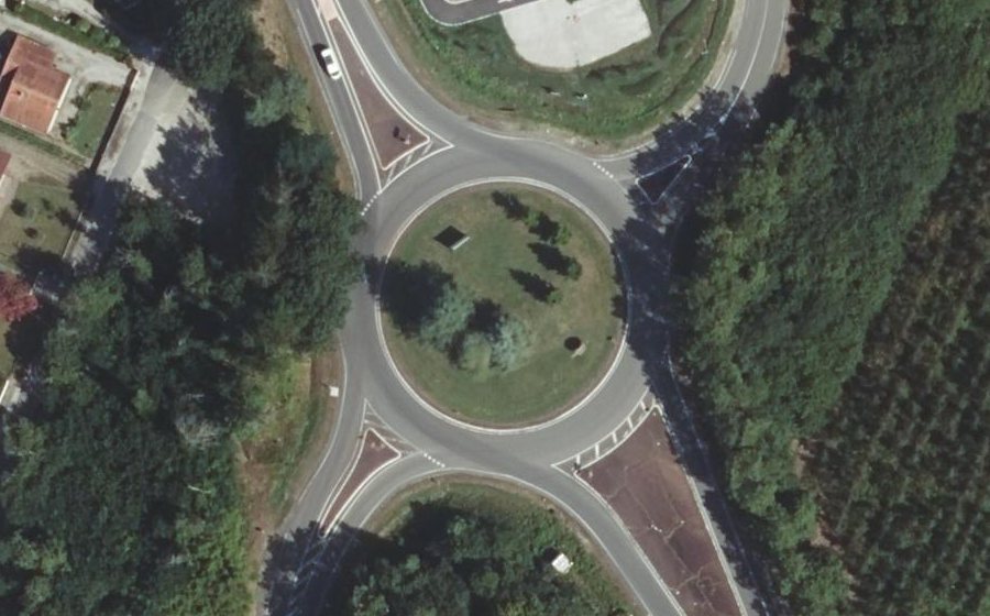 Vue aérienne du Rond-point anonyme n°36867239