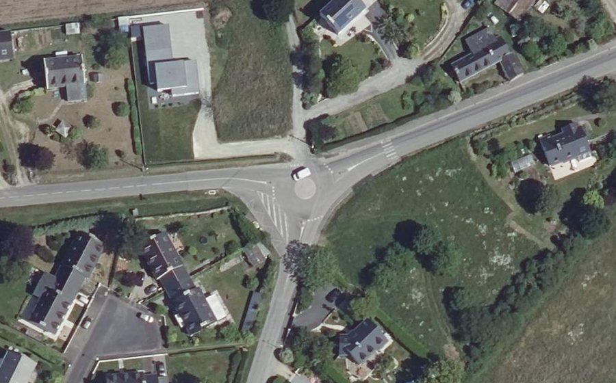 Vue aérienne du Rond-point anonyme n°368697433