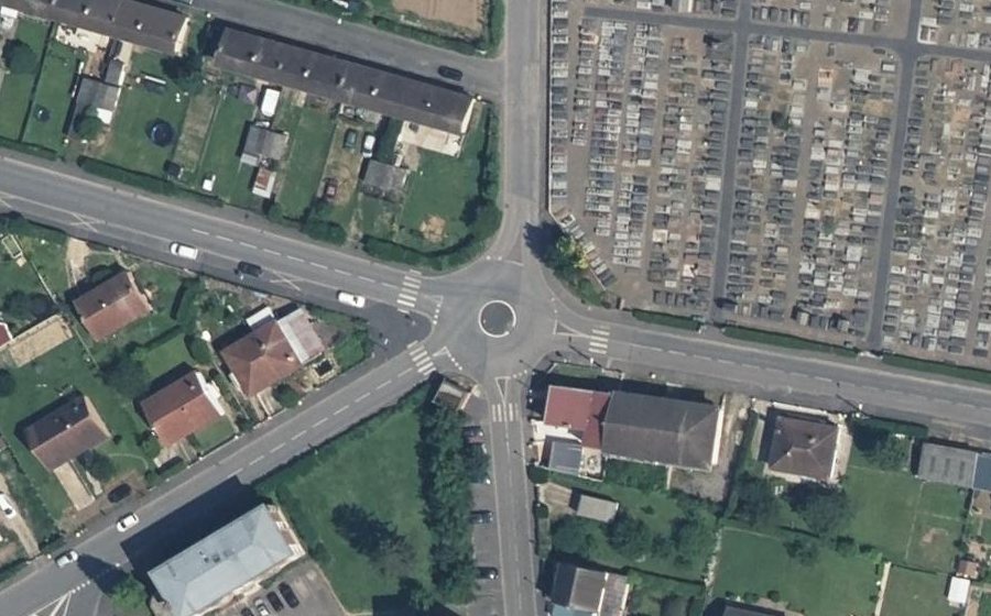 Vue aérienne du Rond-point anonyme n°368735990