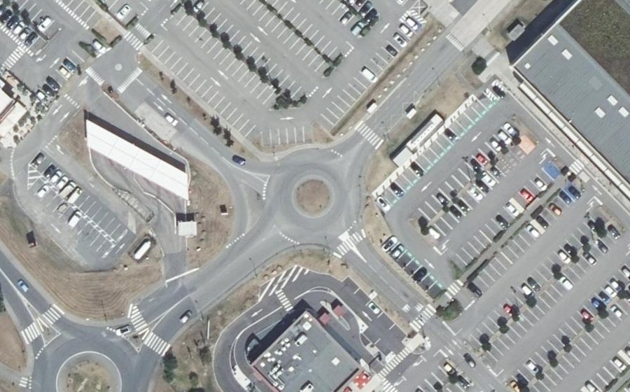 Vue aérienne du Rond-point anonyme n°368823017
