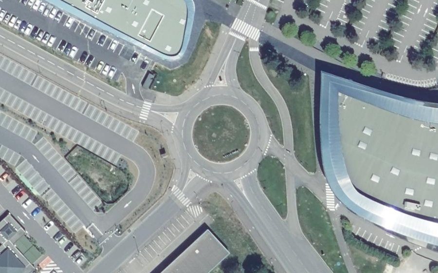 Vue aérienne du Rond-point anonyme n°368931850