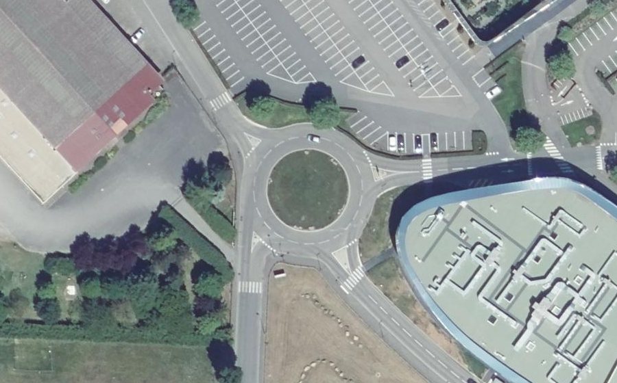 Vue aérienne du Rond-point anonyme n°368931861