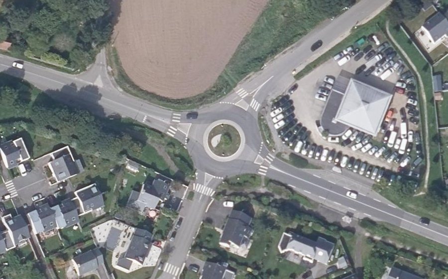 Vue aérienne du Rond-point anonyme n°36893997