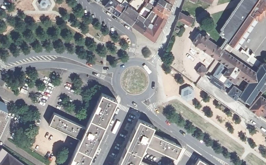 Vue aérienne du Rond-point anonyme n°36909315