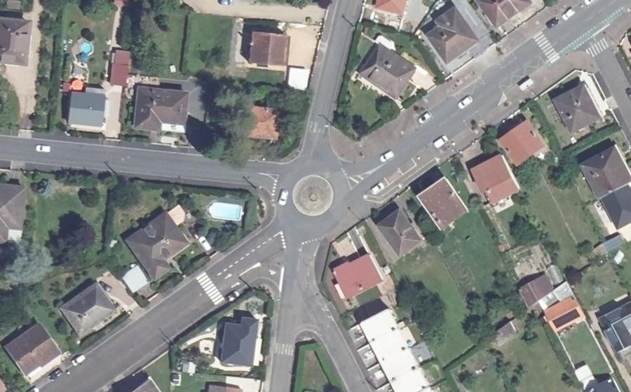 Vue aérienne du Rond-point anonyme n°36909386