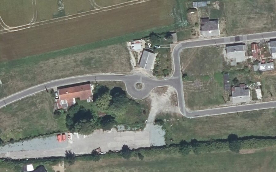Vue aérienne du Rond-point anonyme n°369098452