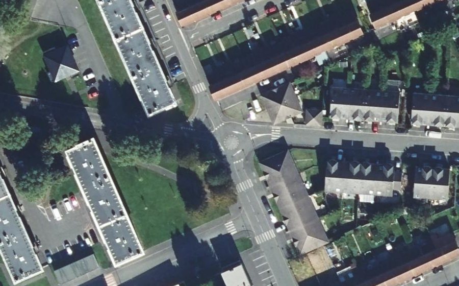 Vue aérienne du Rond-point anonyme n°369104111