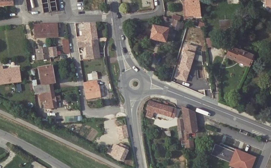 Vue aérienne du Rond-point anonyme n°36912224