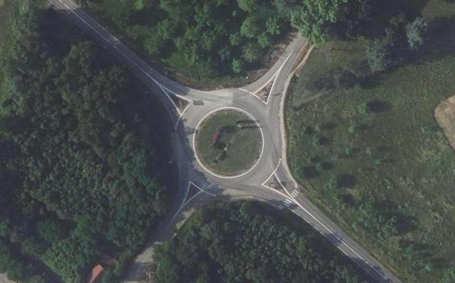 Vue aérienne du Rond-point anonyme n°36920939