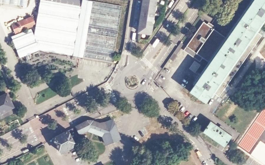 Vue aérienne du Rond-point anonyme n°36924140