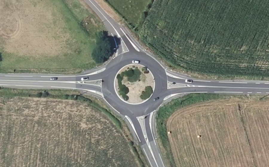Vue aérienne du Rond-point anonyme n°36929159