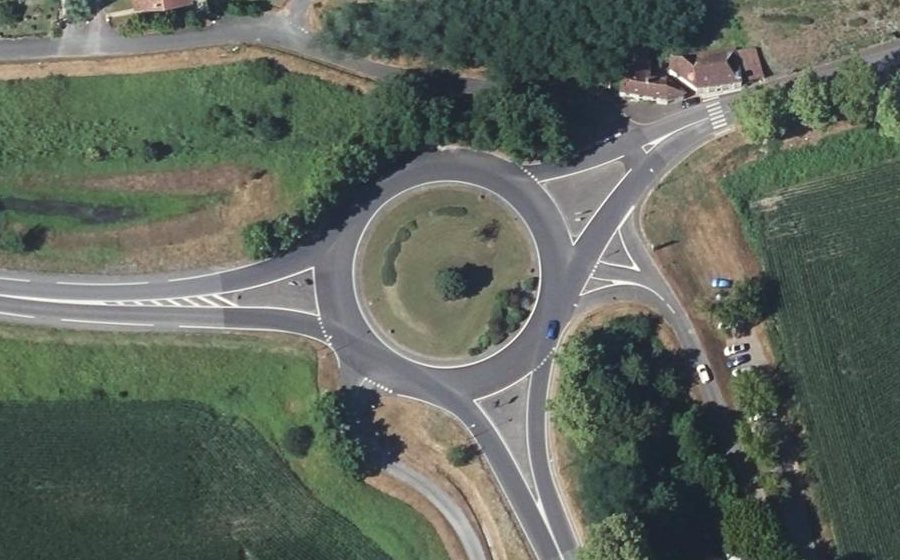Vue aérienne du Rond-point anonyme n°36929230