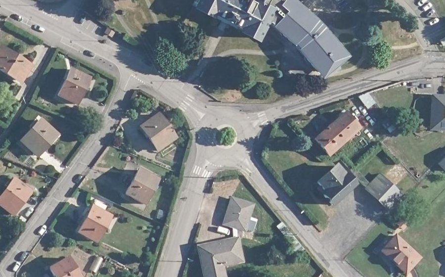 Vue aérienne du Rond-point anonyme n°36930929