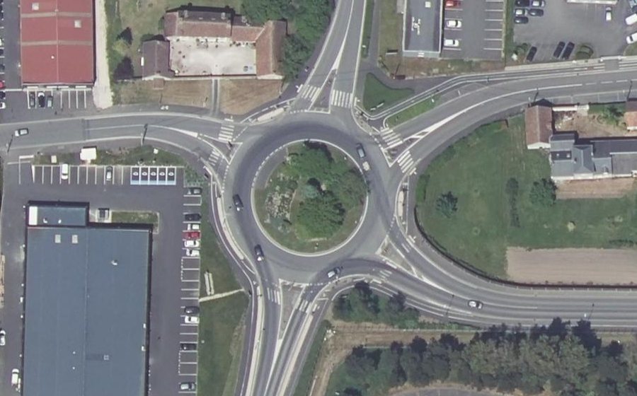 Vue aérienne du Rond-point anonyme n°36947713