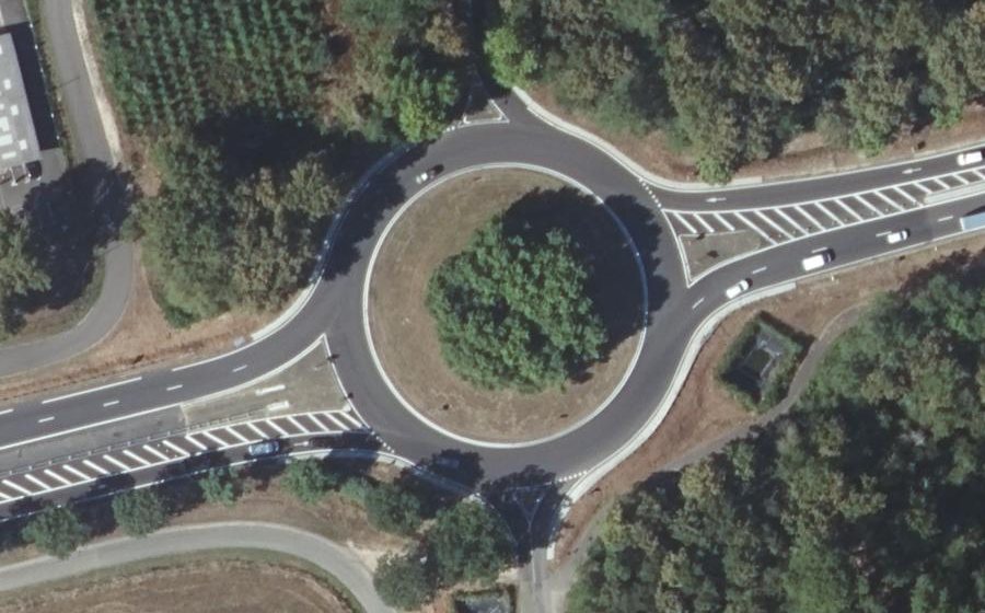 Vue aérienne du Rond-point anonyme n°36956395