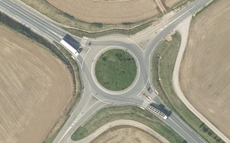 Vue aérienne du Rond-point anonyme n°369581071