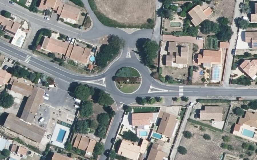 Vue aérienne du Rond-point anonyme n°36958318