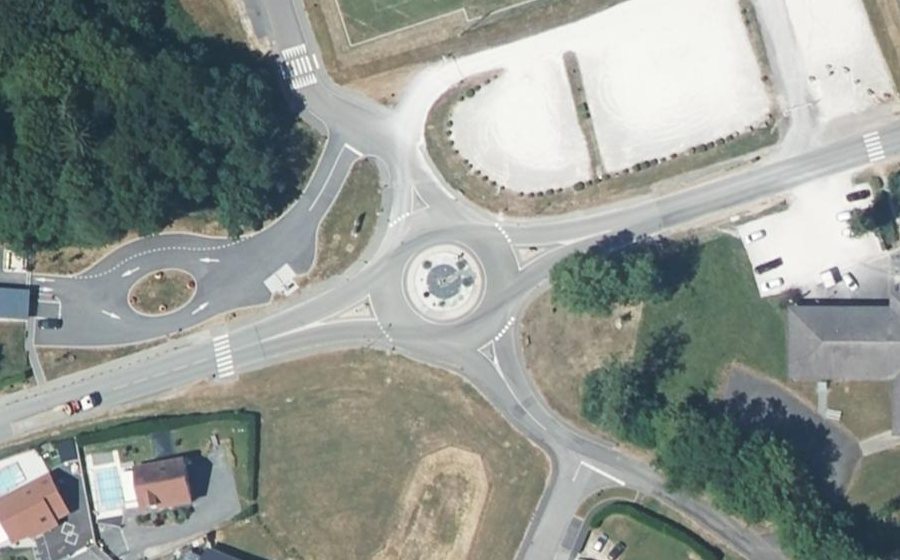 Vue aérienne du Rond-point anonyme n°36978845