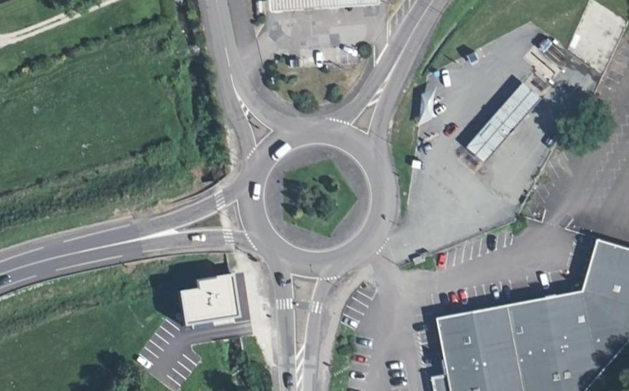 Vue aérienne du Rond-point anonyme n°36979471