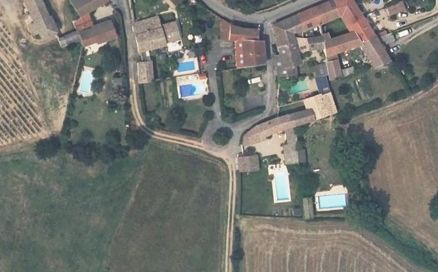 Vue aérienne du Rond-point anonyme n°369812871