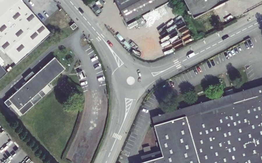 Vue aérienne du Rond-point anonyme n°369861931