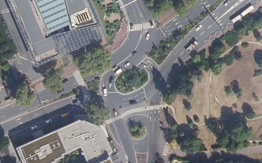 Vue aérienne du Rond-point anonyme n°37013692
