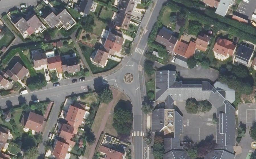 Vue aérienne du Rond-point anonyme n°37014201