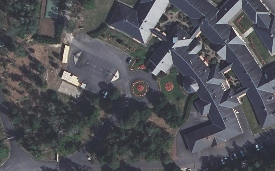 Vue aérienne du Rond-point anonyme n°370184019