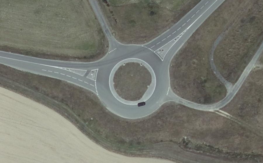 Vue aérienne du Rond-point anonyme n°370234956