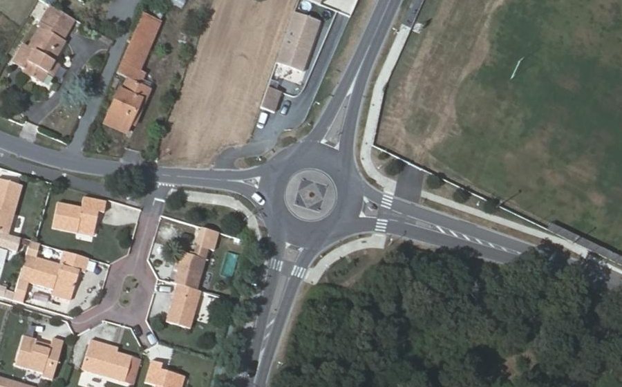 Vue aérienne du Rond-point anonyme n°370320031