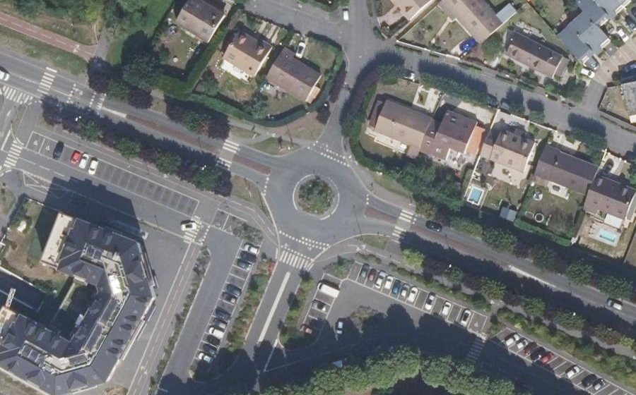 Vue aérienne du Rond-point anonyme n°37034398