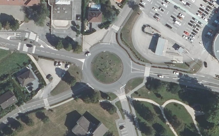 Vue aérienne du Rond-point anonyme n°37035227