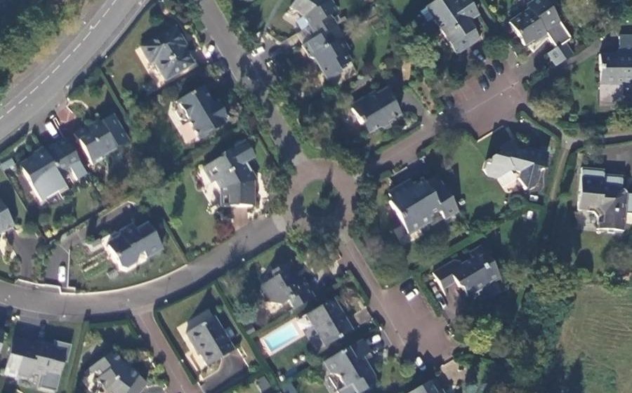 Vue aérienne du Rond-point anonyme n°37043999