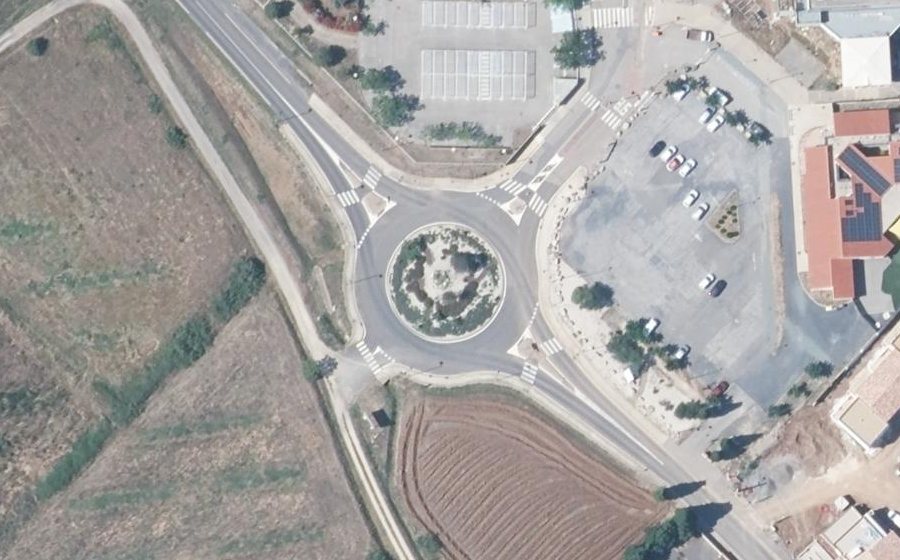 Vue aérienne du Rond-point anonyme n°37047488