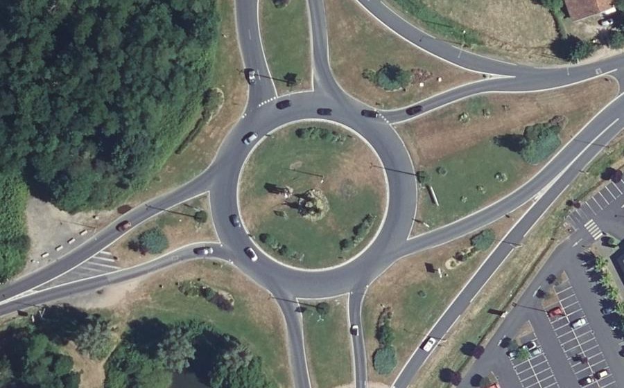 Vue aérienne du Rond-point anonyme n°37051726